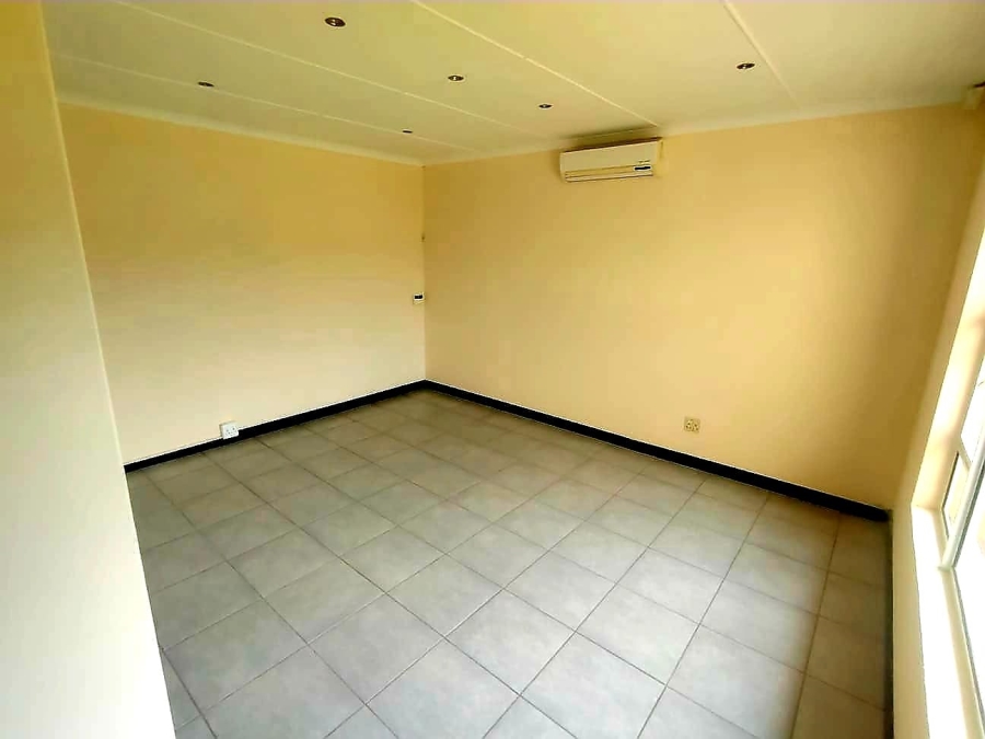 5 Bedroom Property for Sale in Beacon Bay Eastern Cape